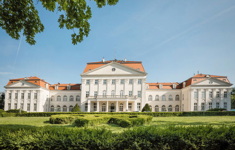 Im pittoresken Schlossgarten: Austria Trend Hotel Schloss Wilhelminenberg
